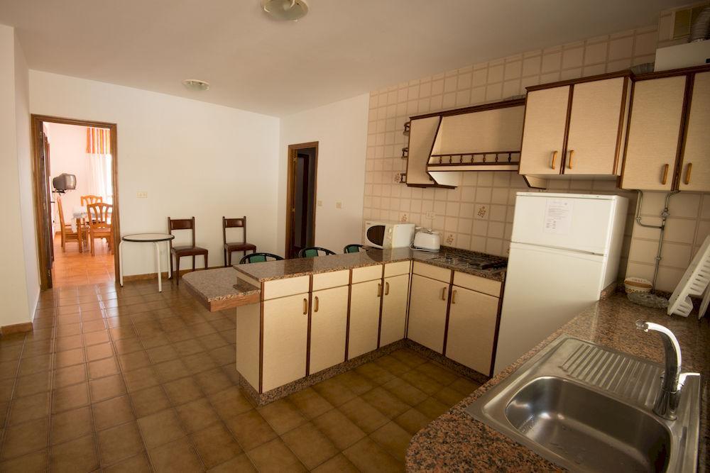 Apartamentos Canada Раксо Екстериор снимка
